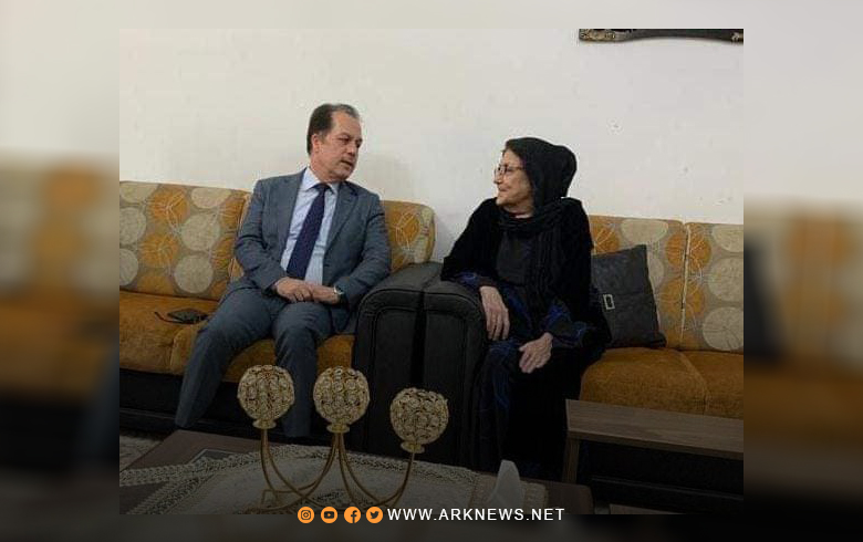 مسؤول مكتب الثقافة وإعلام الحزب الديمقراطي الكورستاني يزور منزل الشاعرة 