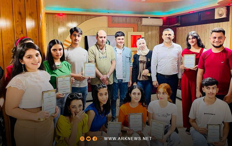 الحسكة.. اتحاد الطلبة والشباب الديمقراطي الكوردستاني - روجآفا يكرم الطلبة المتفوقين