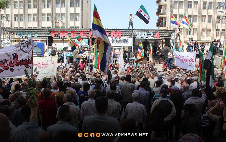 أبناء السويداء يجددون المطالبة بإسقاط النظام السوري 