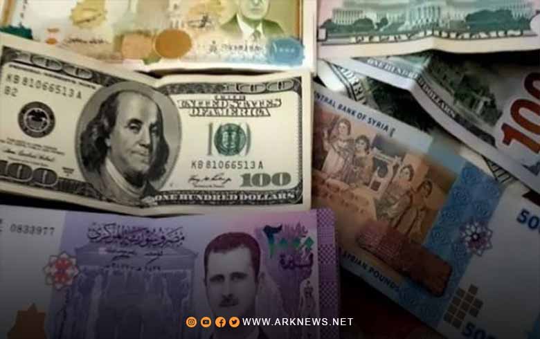 لأول مرة في تاريخهم.. سكان دمشق يتعاملون بالدولار الأمريكي على الملأ 