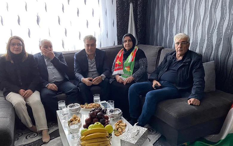 وفد من الـ PDK-S يزور عائلة الشهيد جمعة عبدالغني في المانيا
