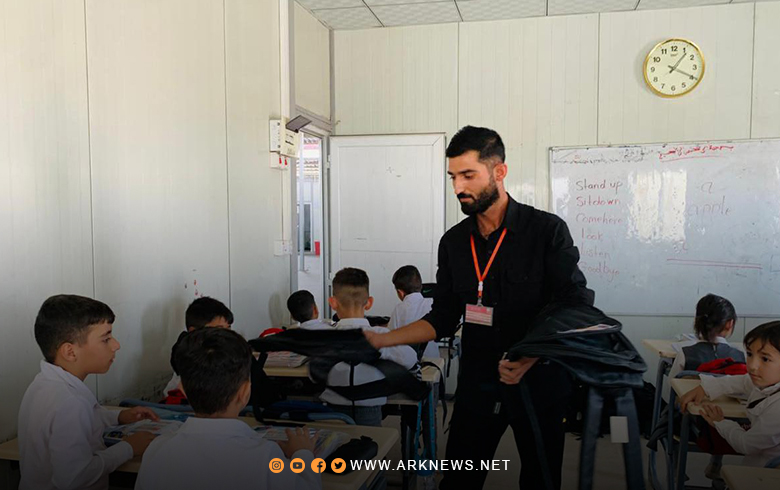 مخيم كويلان.. بارزاني الخيرية توزع الحقائب والقرطاسية على الطلاب 