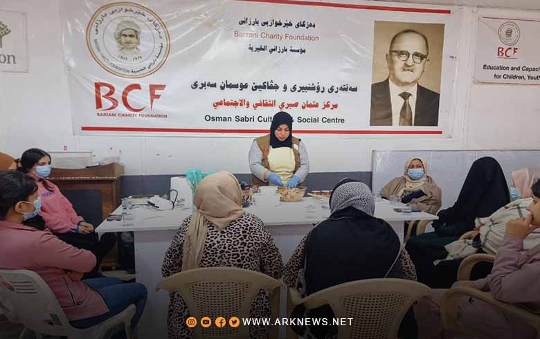 بارزاني الخيرية تفتتح دورتين للأعمال اليدوية في مخيم قوشتبة