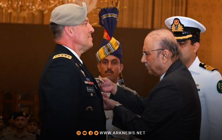 باكستان تكرم الجنرال مايكل كوريلا بأعلى وسام عسكري في البلاد 