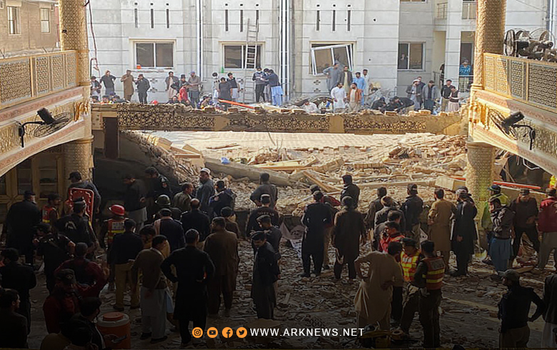 استهداف مسجد يتسبب في مقتل وإصابة العشرات في باكستان 