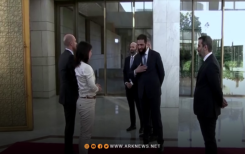 بيربوك تعلق على موقف عدم المصافحة باليد مع أحمد الشرع 