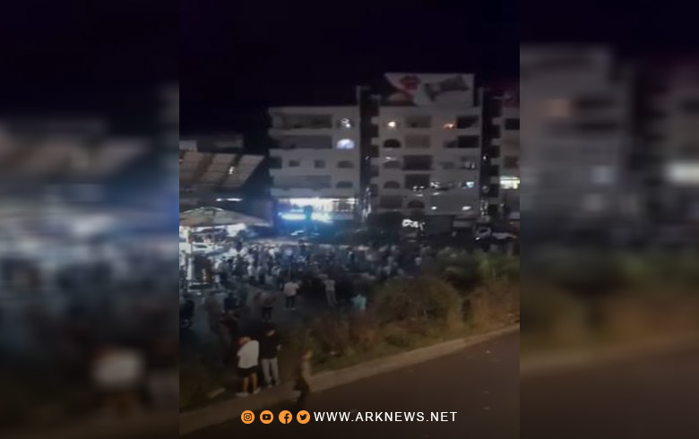 ريف دمشق.. أبناء جرمانا يقطعون الطرق الرئيسية احتجاجا على سوء الأوضاع الخدمية 