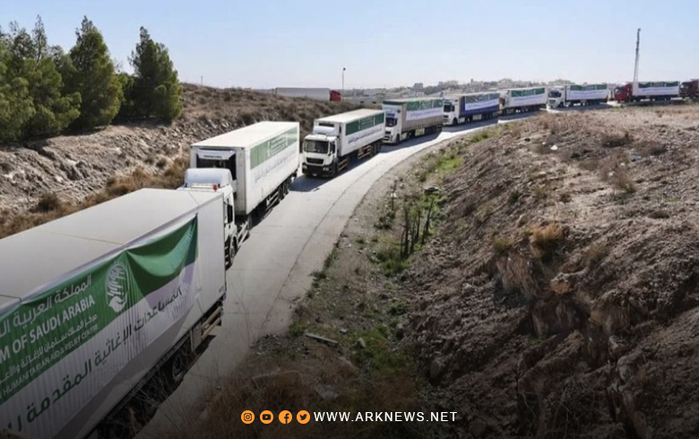 أول قافلة مساعدات إنسانية من الجسر البري السعودي تصل سوريا 