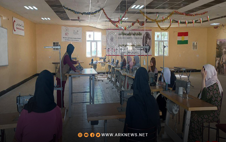 مخيم دارشكران.. بارزاني الخيرية تفتتح دورة لتعليم الخياطة 