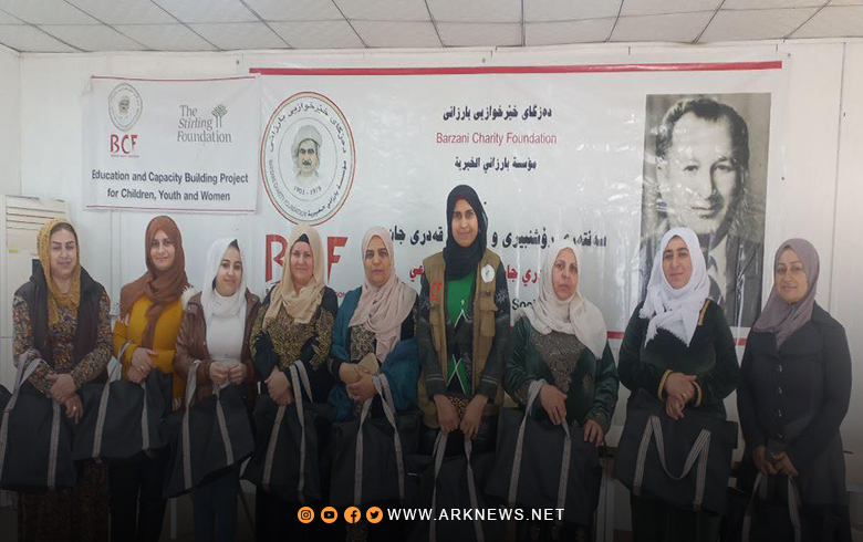 مخيم دارشكران.. بارزاني الخيرية تختتم دورة لصناعة الحقائب 