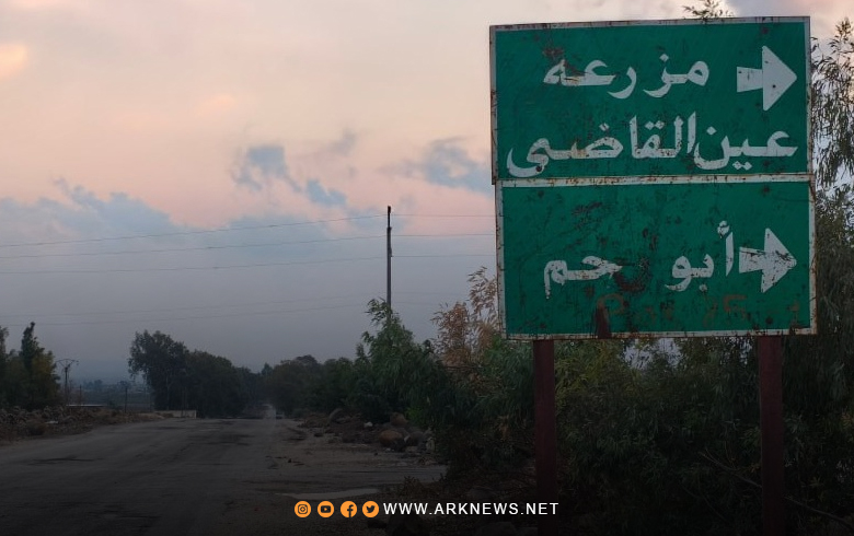 دورية إسرائيلية تفتش منزلا في قرية عين القاضي بريف القنيطرة الجنوبي