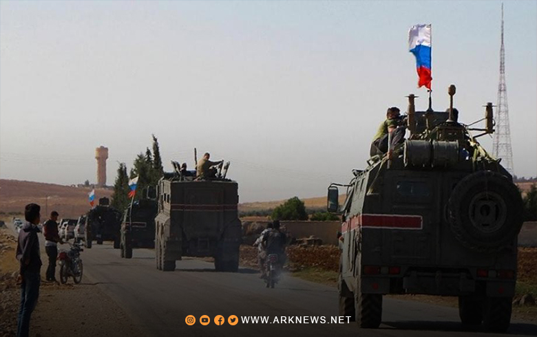 القوات الروسية تسير دورية في بلدة 