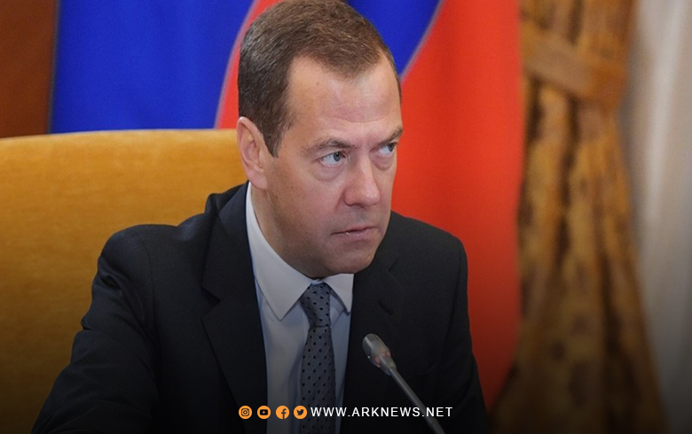 مدفيديف: الدبابات الروسية قادرة على الوصول إلى ساحة مبنى الرايخستاغ في 