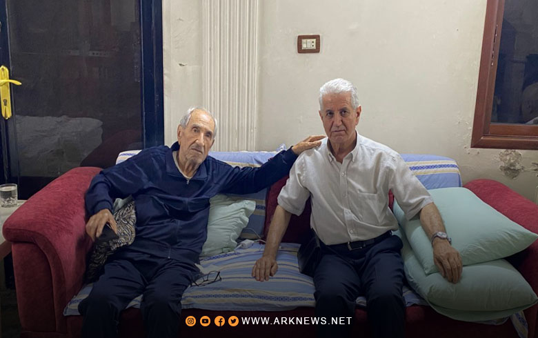 محمد إسماعيل يزور كبير عشيرة تمكا للاطمئنان على صحته 