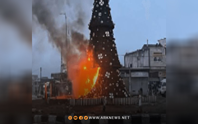 مسيحيو دمشق يتظاهرون احتجاجا على إضرام النار بشجرة عيد الميلاد قرب حماة