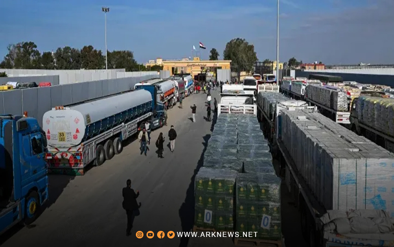 دخول مئات الشاحنات إلى قطاع غزة 