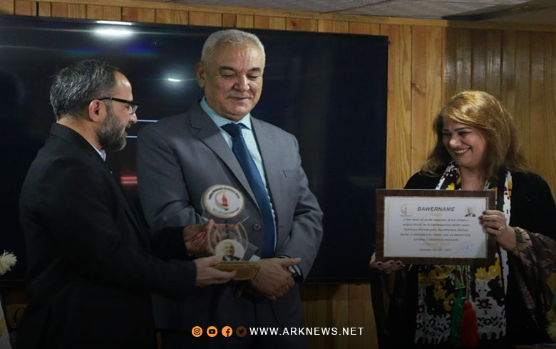 The writer Luqman Youssef receives the Syrian Kurdistan Writers Union Award