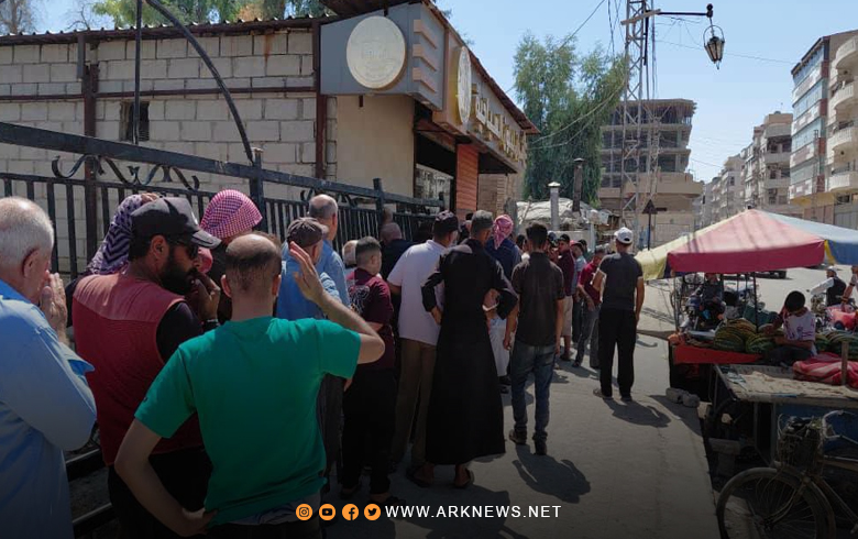 مدينة قامشلو تشهد طوابير ممتدة أمام الأفران السياحية وسط شحّ الخبز