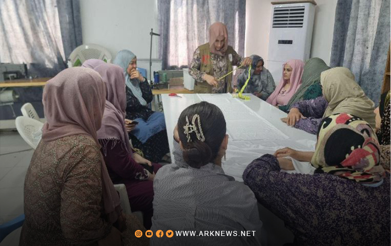 بارزاني الخيرية تفتتح دورة لتعليم الخياطة في مخيم قوشتبة 