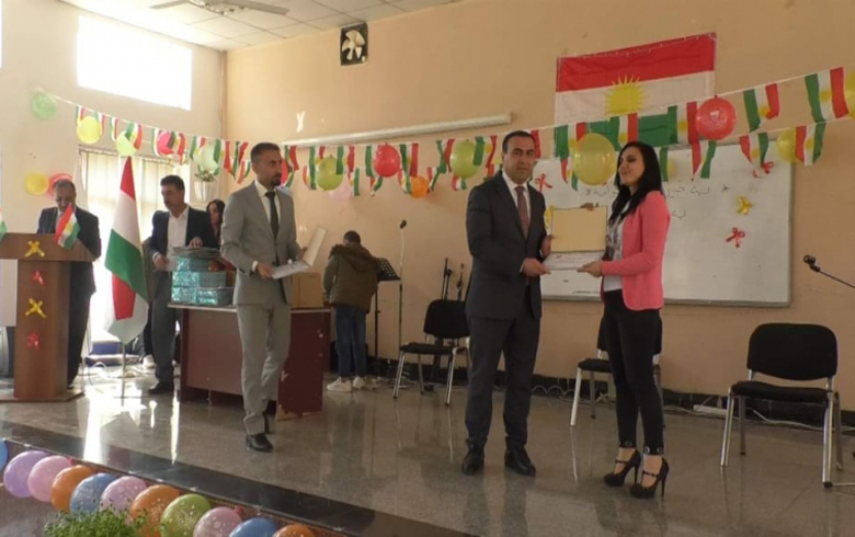 Erbil... Kobani School honors a number of outstanding students