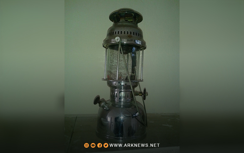 Syrians resort to primitive methods to light their homes