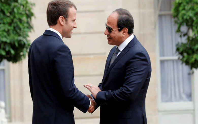 السيسي يبحث أزمة ليبيا مع ماكرون