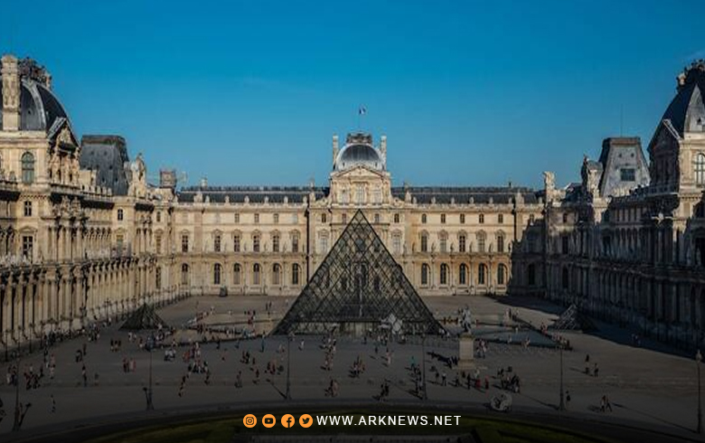 متحف اللوفر بباريس يتعرض للسرقة 