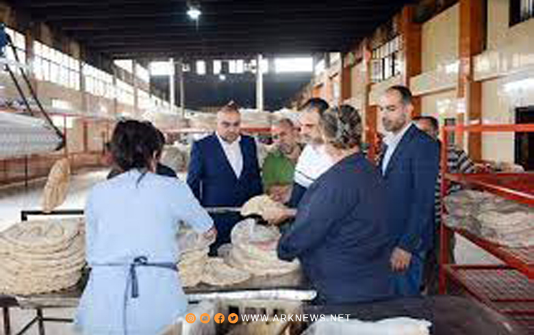 النظام يواصل إذلال المواطنين على طوابير الخبز .. شكاوى من سوء المعاملة في أفران بدمشق