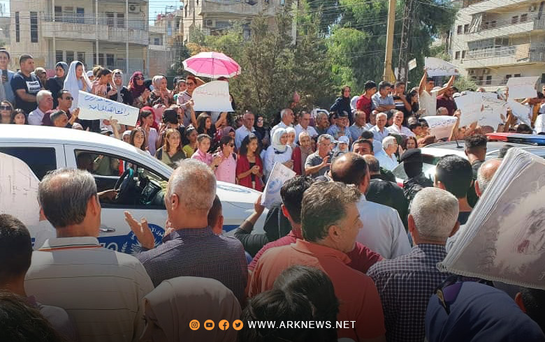 اعتداءات واعتقالات.. مسلحو PYD يهاجمون اعتصام قامشلو