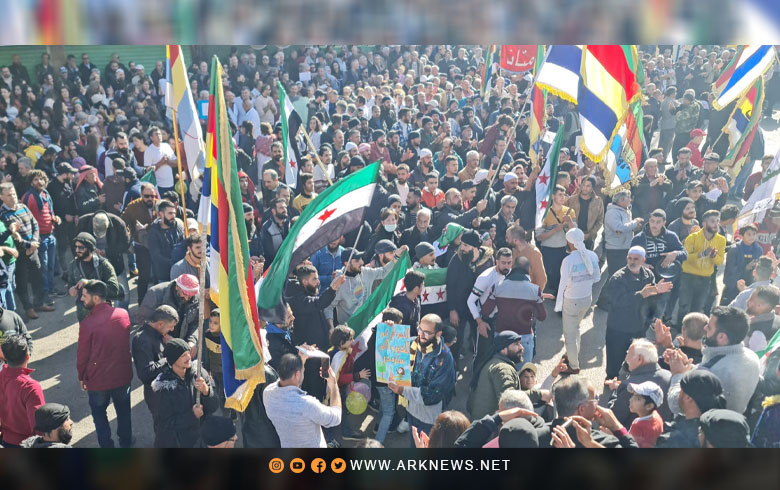 أبناء السويدء يؤكدون على استمرار الانتفاضة الشعبية 
