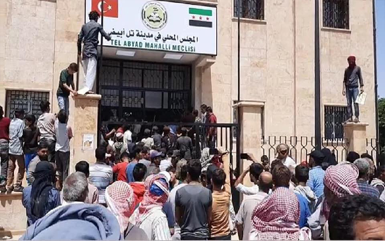 ئیرۆ خوەپێشاندانەك ل باژارێ گرێ سپیێ ل دژی گرووپێن چەكدار دەركەت 