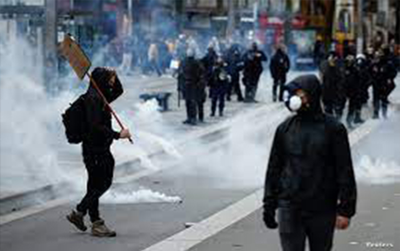 انتشار  45 ألف شرطي ومدرعات في شوارع فرنسا
