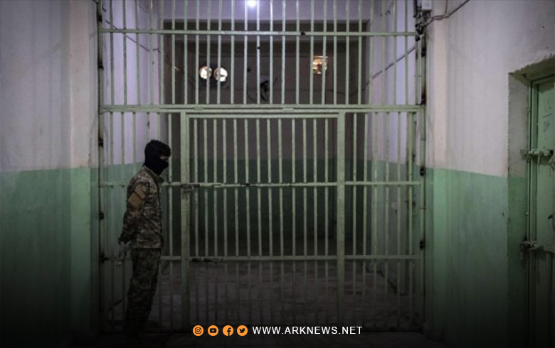 ما الذي يدفع معارضاً سورياً أصبح صوت المعذبين في سجون الأسد للعودة إلى جلاديه في دمشق؟