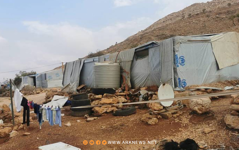 مداهمات وحواجز سيارة في مخيمات اللاجئين السوريين في بلدة 
