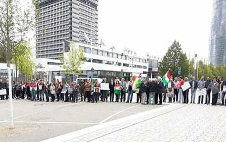 A solidarity stand in front of the United Nations building for Afrin in Bonn 