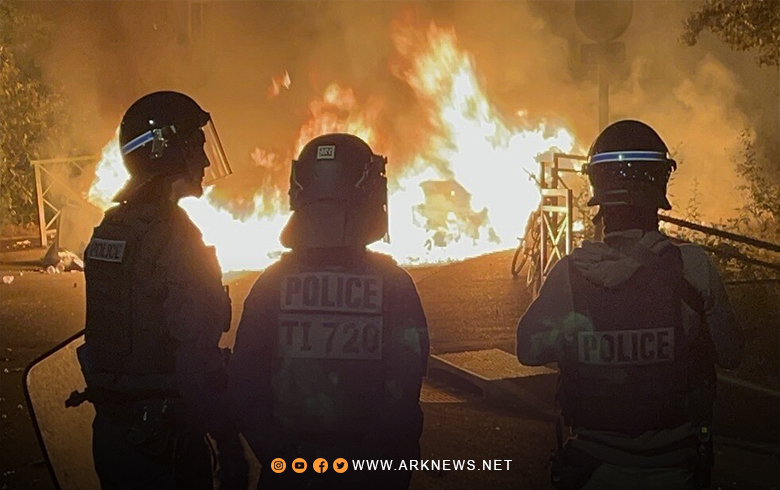 سياسي فرنسي: البلاد على شفا حرب أهلية