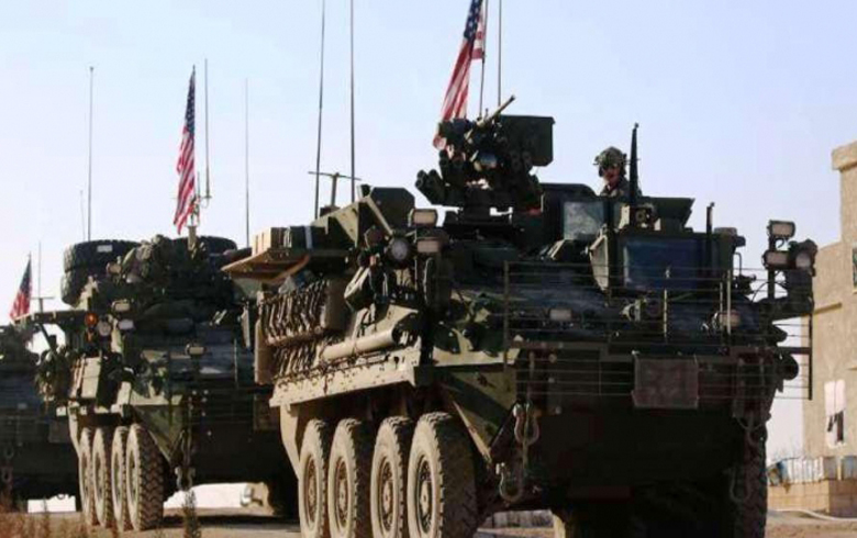 A US military convoy withdraws from al-Raqqa and heads towards Iraqi territory