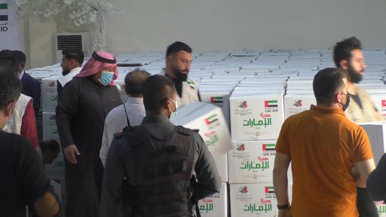 Bi piştevaniya qunsulxanya Îmaratî ya li Hewlêrê... Mala Şengalê sepetên xwarinê li ser derbiderên Şengalê re belav kirin