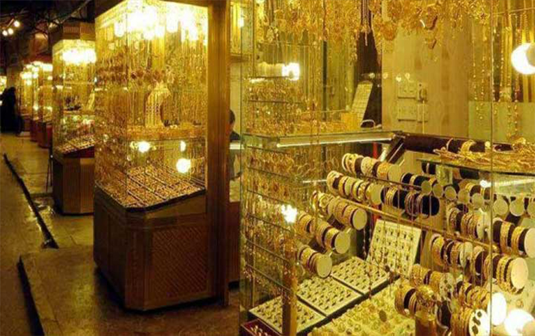 صاغة يمتنعون عن بيع الذهب في دمشق بسبب اضطراب السوق وحكومة النظام تخالفهم