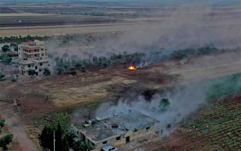 قصف مكثف لقوات النظام على إدلب وفصائل المعارضة تسقط طائرة استطلاع روسية