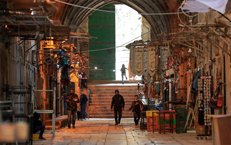 إسرائيل تتيح لاستخباراتها تعقب هواتف المصابين بكورونا