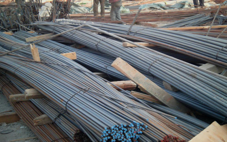 Qamishlo .. Lacking in construction material of iron in the markets