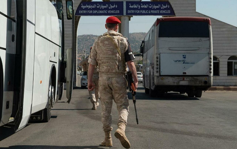 لبنان يرفض ترحيل المعارضين السوريين لمناطق سيطرة النظام