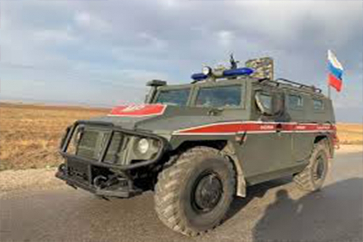 دوريەكە رووسی ژ شەش ئۆتۆمبێلێن لشكری پێك دهات دەرباسی گوندەوارێ باژارێ دێریكێ بوو.