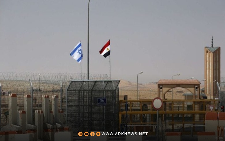 شرطي مصري يقتل 3 جنود إسرائيليين ويصيب اثنين من عناصر التأمين الإسرائيلية.