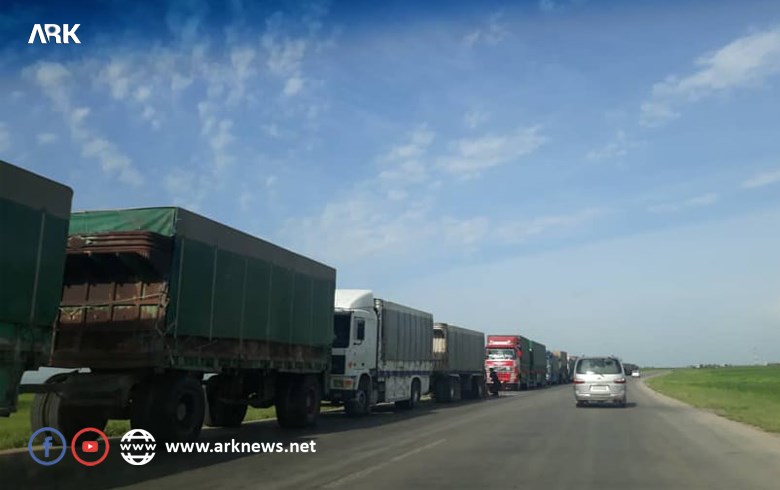 بالصور .. عملية نقل الحبوب من كوردستان سوريا إلى مناطق النظام السوري 