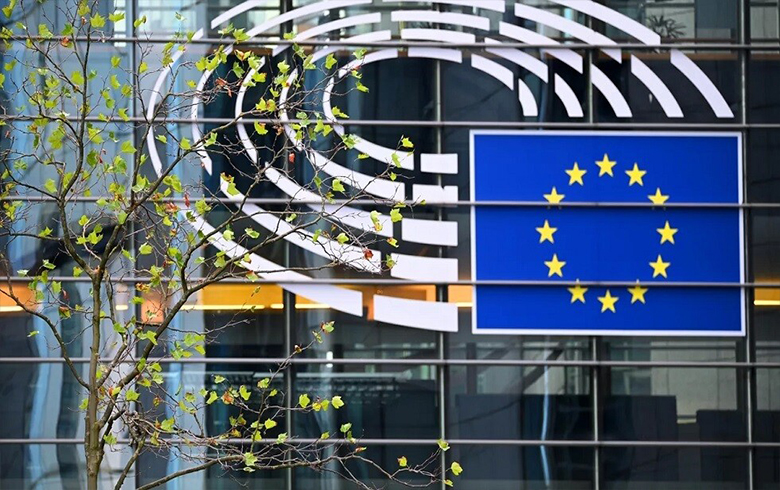 EU threatens to impose new sanctions against Russia over referendums in Donbas