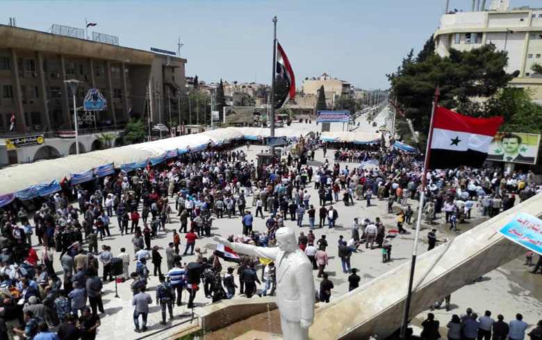 Marches of the regime, Baath’s  flags and Bashar al – Assad’s pictures and his father’s statue .... here Hasaka