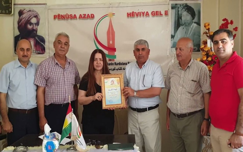 PDK-S Yekîtiya Nivîskaran û Yekîtiya Jinan xelat kirin