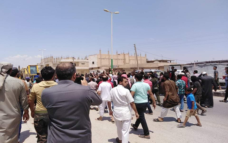 فلتان أمني و احتجاجات و جرحى و قتلى في شرق الفرات
